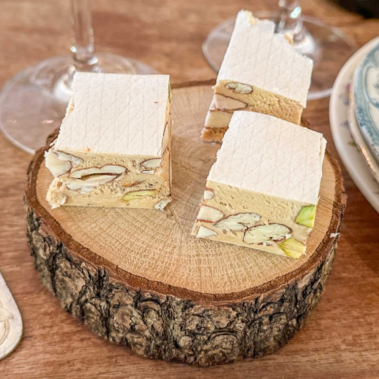 Hjemmelavet nougat hos Vedsted Vedsted Ving&aring;rd.