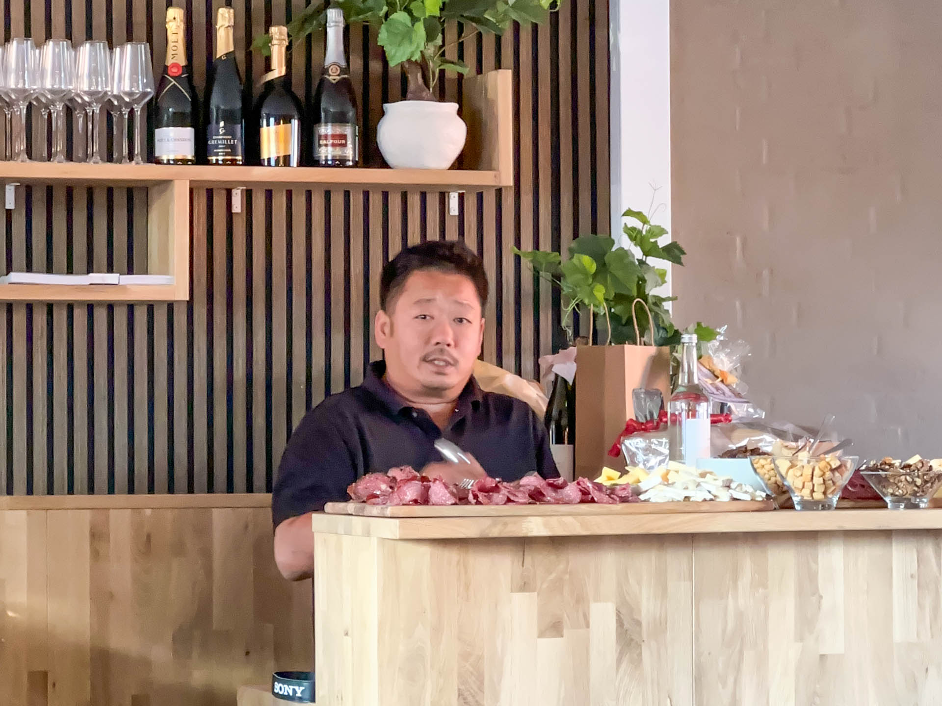 Axel Jørgensen er primus motor hos Min Vinbar by Bredal Kro i Hedensted.