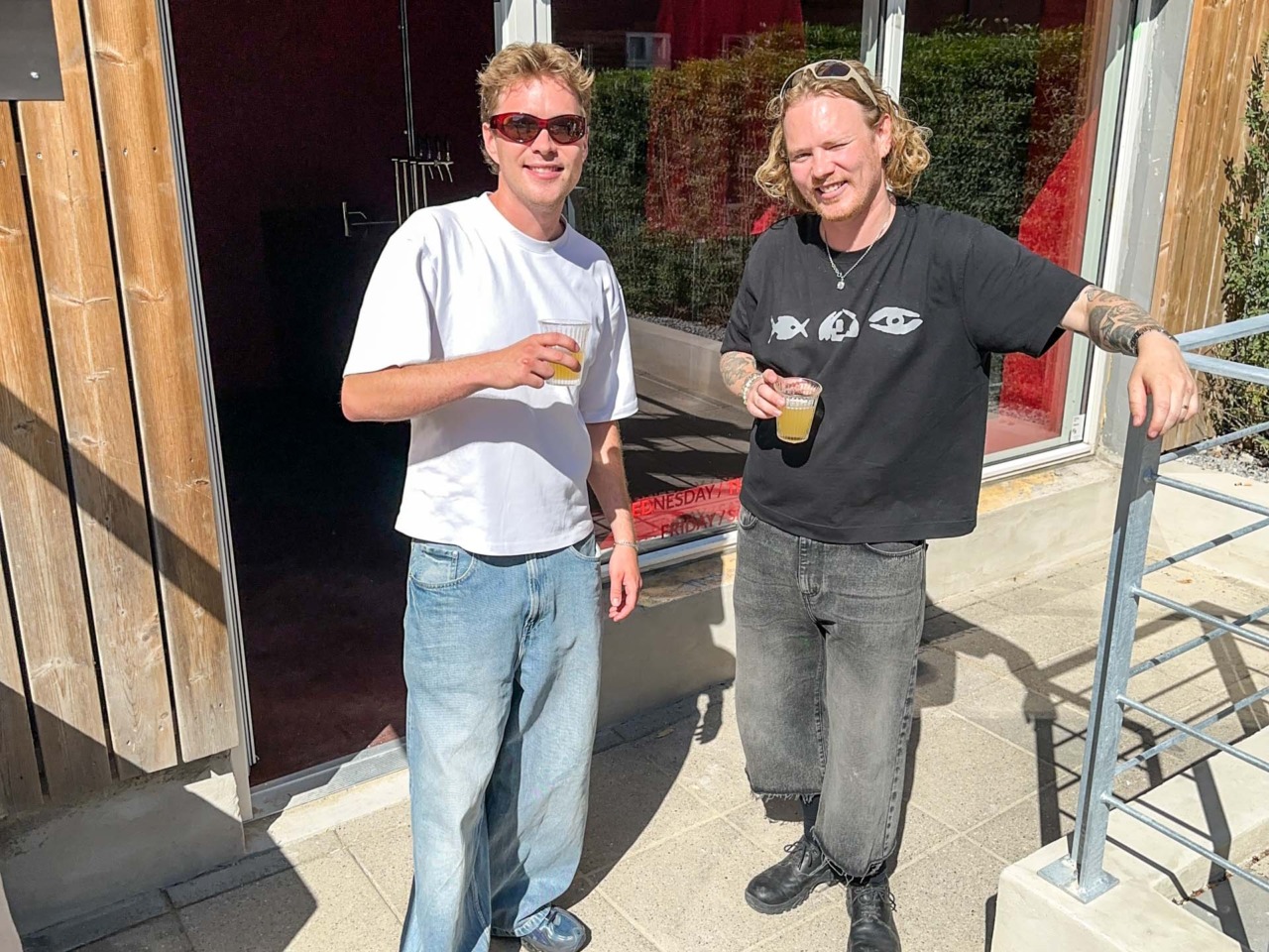 bag Ratata Bar i Aarhus står to brødre
