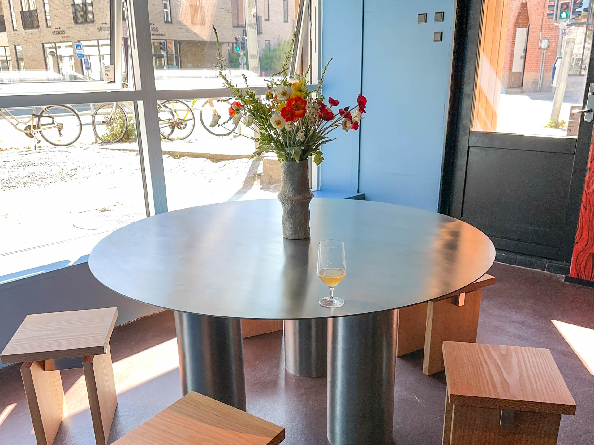 Enkel indretning hos Ratata Bar i Aarhus