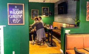 Bjørns er en bar med billige øl i Aarhus C