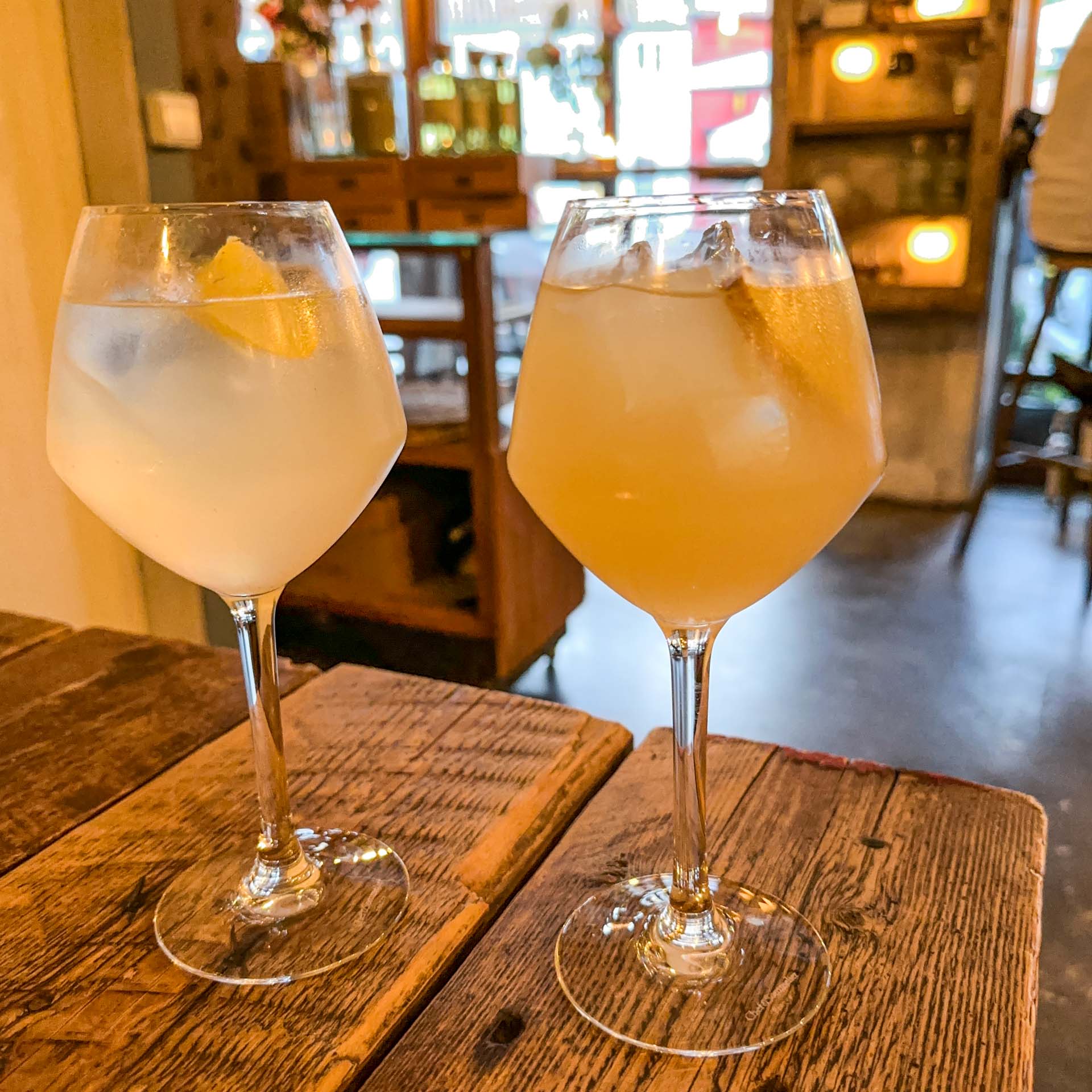 Gin hos Two Socks på Klostertorvet i Aarhus.